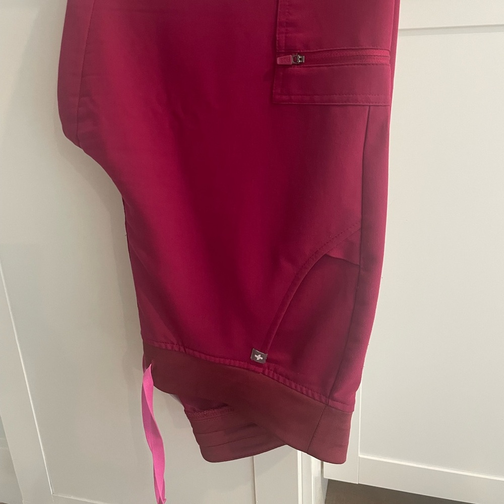 Figs Zamora Jogger Scrub Pants Womens Size Medium Petite Dark Magenta